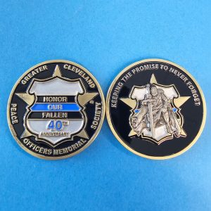 Front and back of the GCPOMS 40th Anniversary challenge coin with Honor Our Fallen badge emblem and a relief of a fallen officer sculpture with sword and shield.